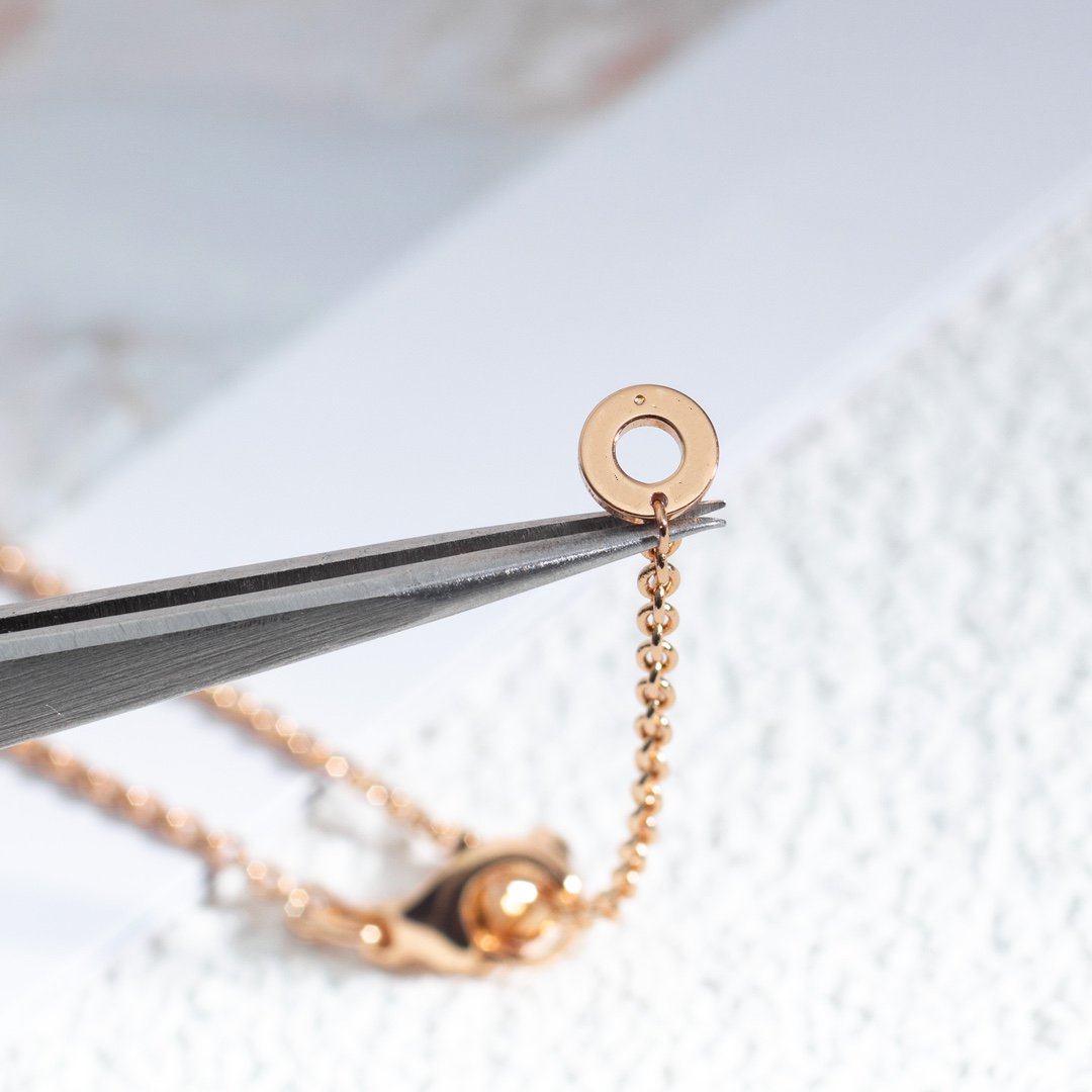 [⭐Aura]ZERO 1 WHITE CERAMIC PINK GOLD DIAMOND NECKLACE