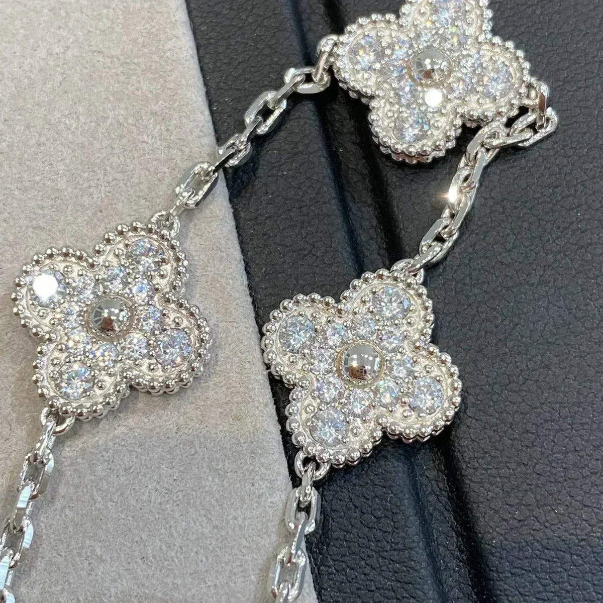 [⭐Aura] CLOVER 5 MOTIF FULL DIAMOND BRACELET COLLECTION