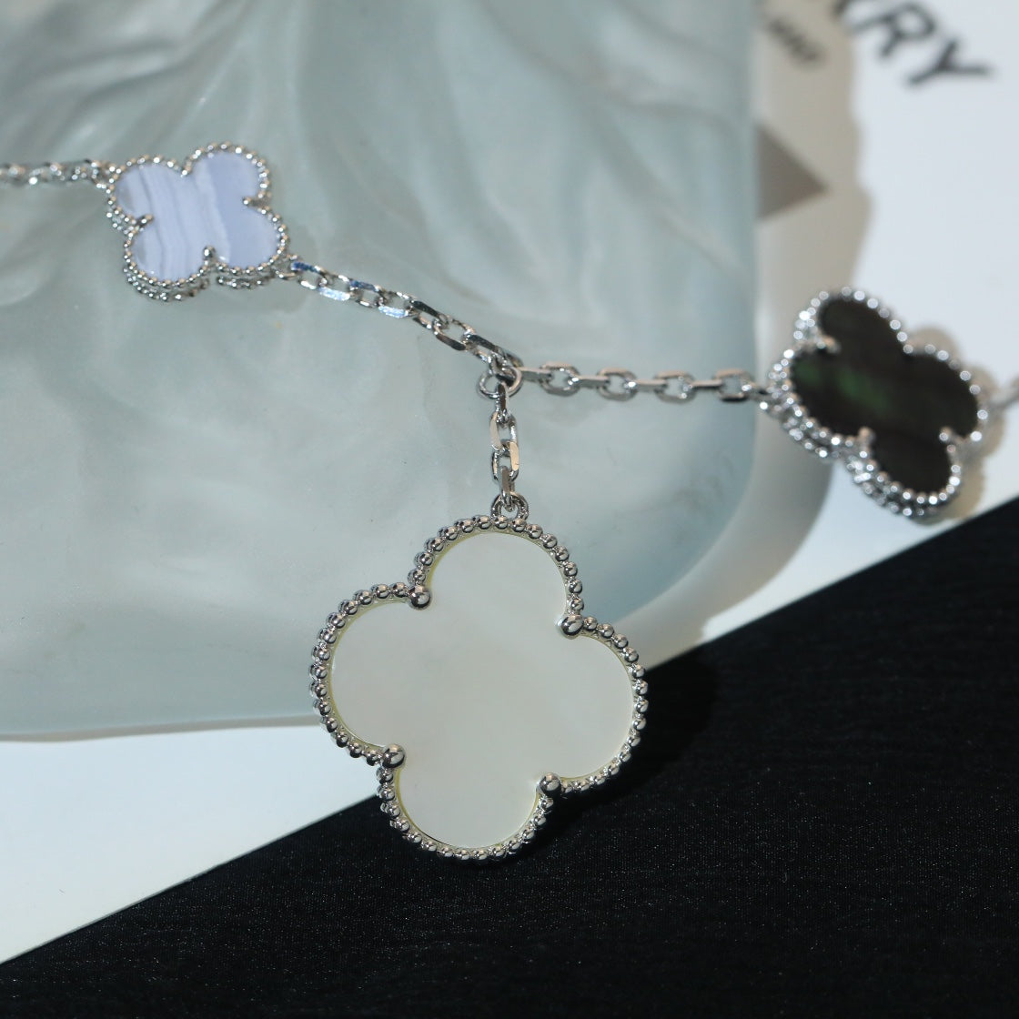 [⭐Aura]CLOVER BRACELET 5 MOTIFS MOP CHALCEDONY SILVER