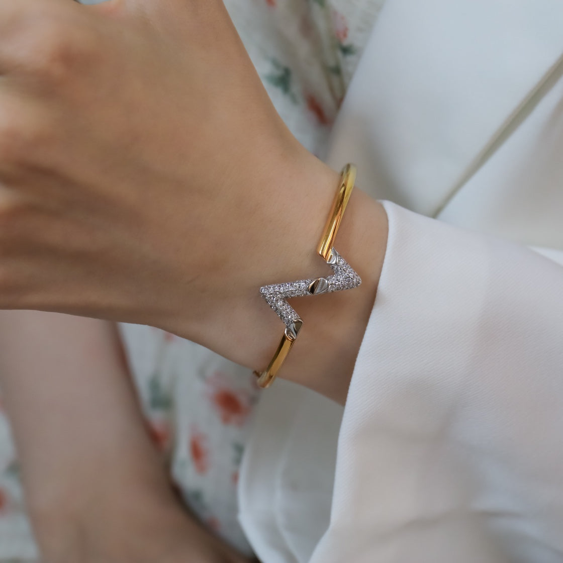 [⭐Aura]VOLTE UPSITE DOWN GOLD DIAMOND BRACELET