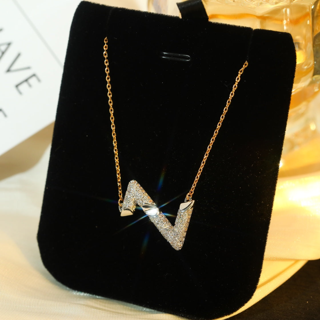 [⭐Aura]VOLT SILVER DIAMOND PEDANT NECKLACE