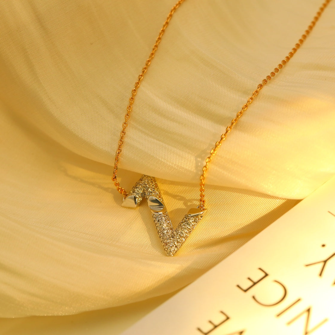 [⭐Aura]VOLT SILVER DIAMOND PEDANT NECKLACE
