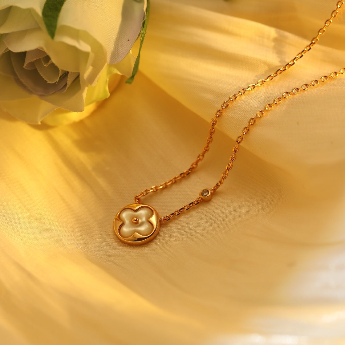 [⭐Aura]SUN PEDANT PINK GOLD 1 DIAMOND NECKLACE