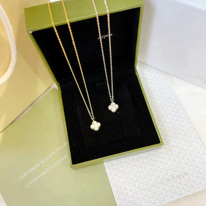 [⭐Aura]CLOVER MINI 9.5MM WHITE MOTHER-OF-PEARL NECKLACE