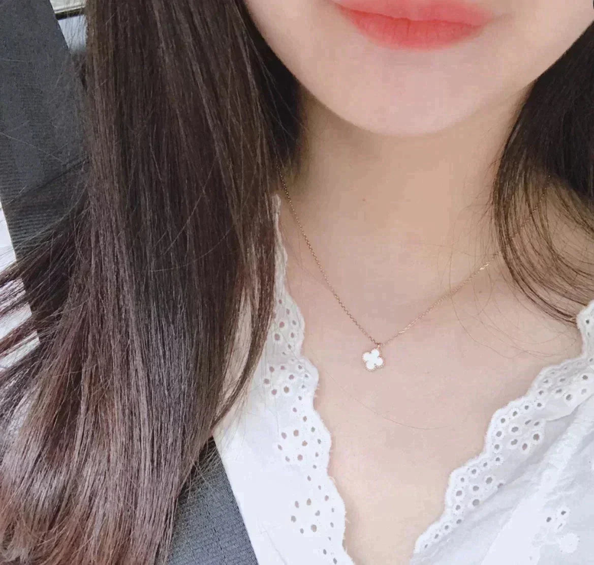 [⭐Aura]CLOVER MINI 9.5MM WHITE MOTHER-OF-PEARL NECKLACE