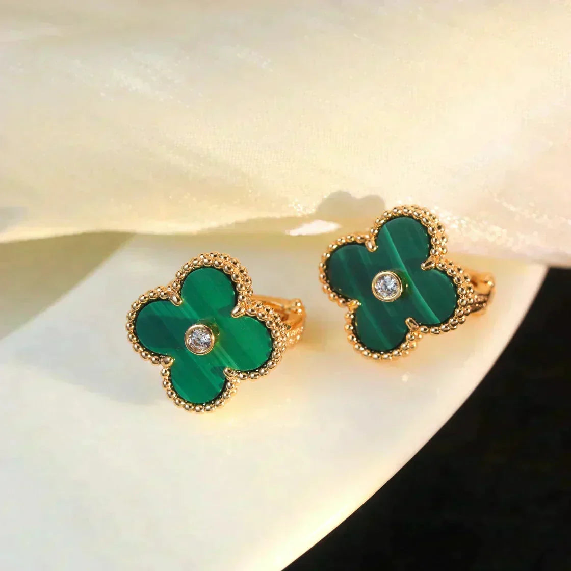 [⭐Aura]CLOVER MEDIUM 1 MOTIFS MALACHITE DIAMOND EARRINGS