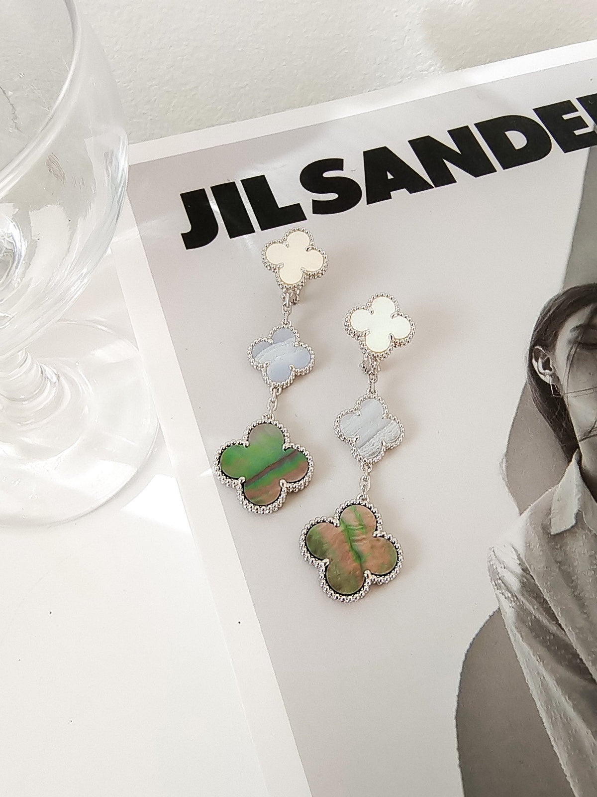 [⭐Aura]CLOVER 3 MOTIFS CHALCEDONY DARK MOP SILVER EARRINGS