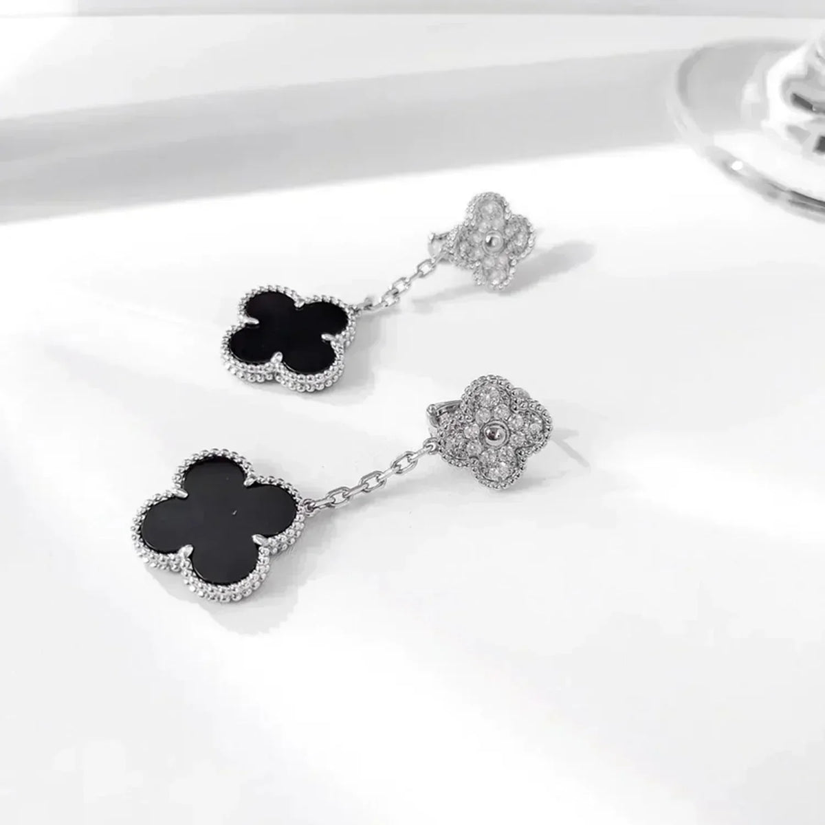 [⭐Aura]CLOVER 2 MOTIFS  DIAMOND ONYX EARRINGS SILVER