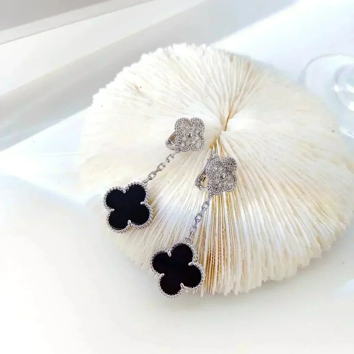[⭐Aura]CLOVER 2 MOTIFS  DIAMOND ONYX EARRINGS SILVER