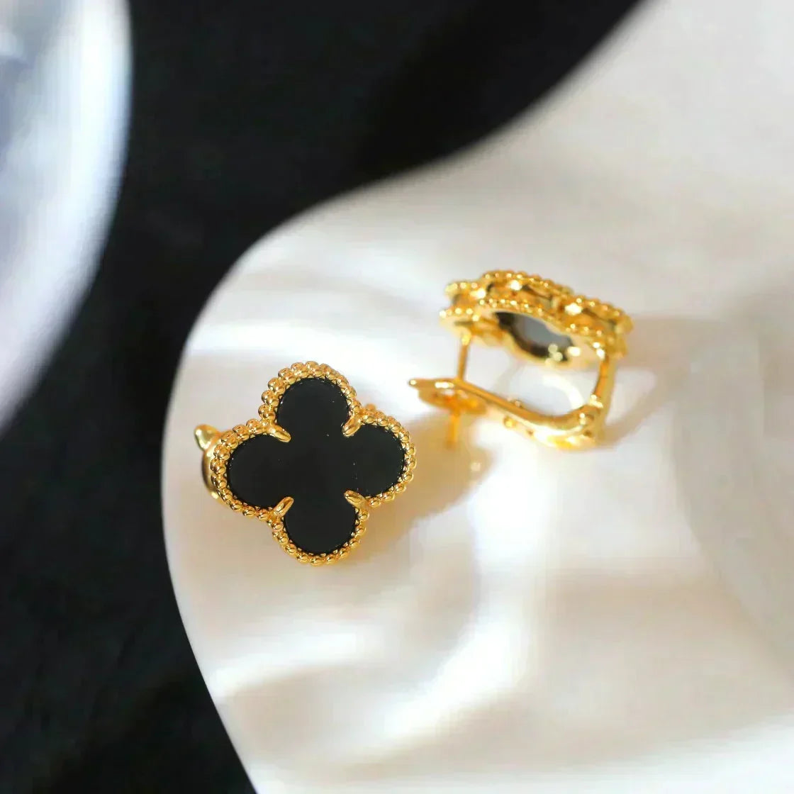 [⭐Aura]CLOVER MEDIUM 1 MOTIFS  ONYX STUD EARRINGS
