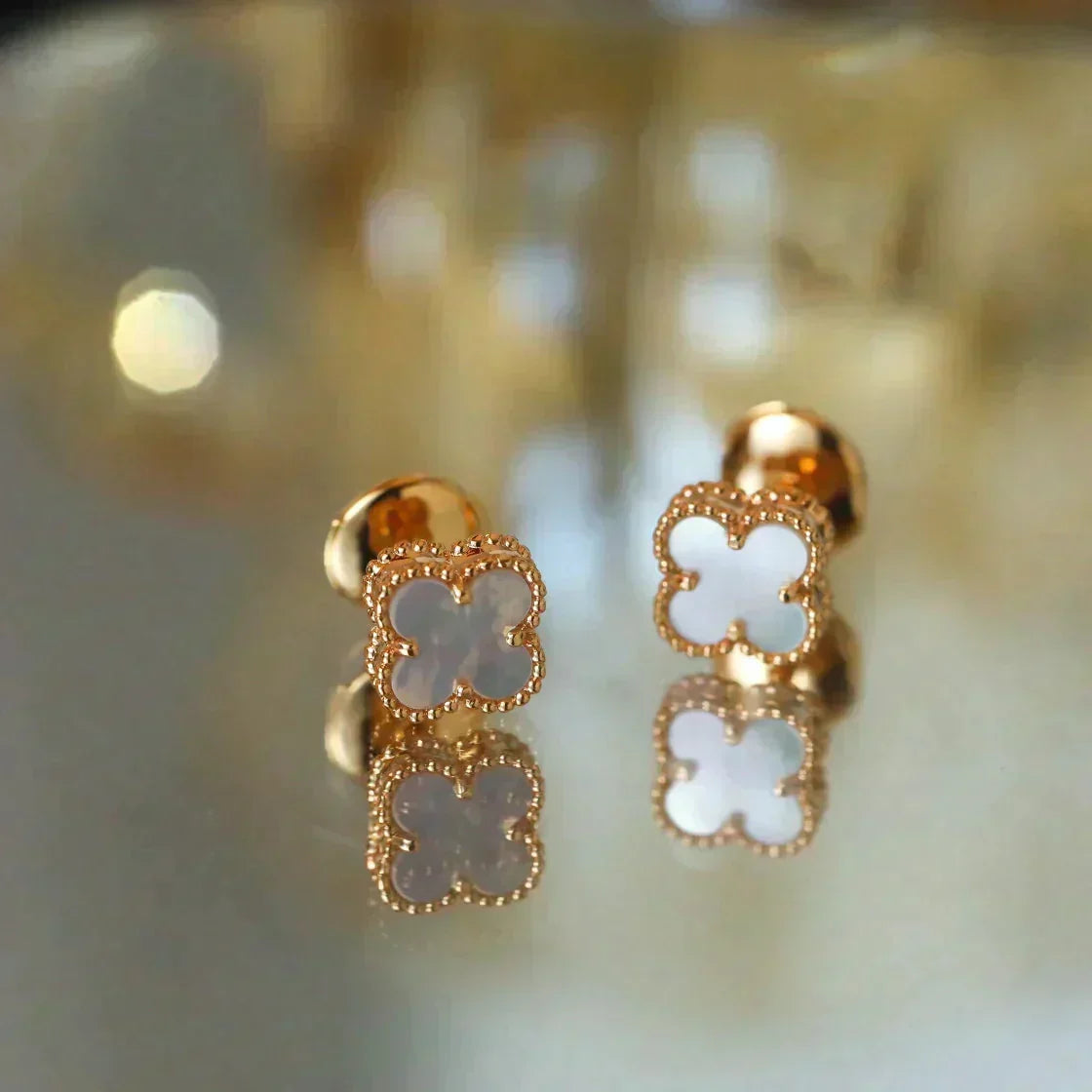 [⭐Aura]CLOVER MINI 9.5MM WHITE MOP EARRINGS