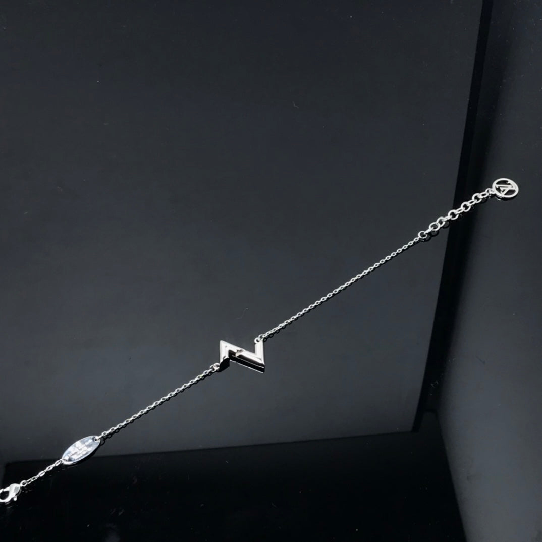 [⭐Aura]VOLT LV LOGO BRACELET