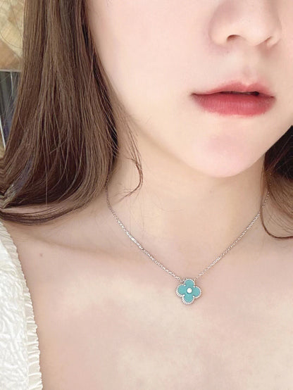 [⭐Aura]CLOVER 1 DIAMOND LIGHT BLUE SILVER NECKLACE