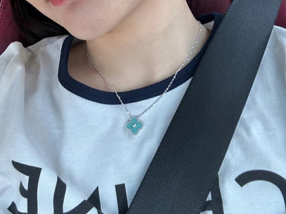 [⭐Aura]CLOVER 1 DIAMOND LIGHT BLUE SILVER NECKLACE