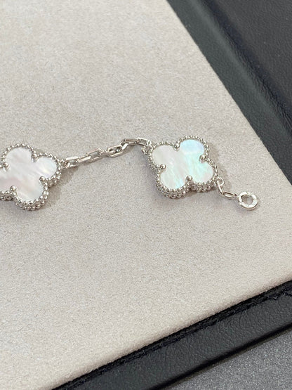 [⭐Aura]CLOVER WHITE PEARL MOP 5 MOTIF BRACELET COLLECTION