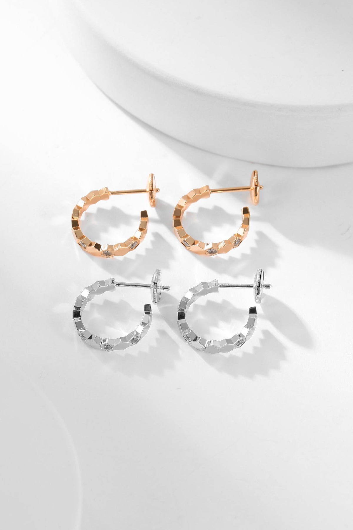 [⭐Aura]BEE LOVE DIAMOND HOOP EARRINGS