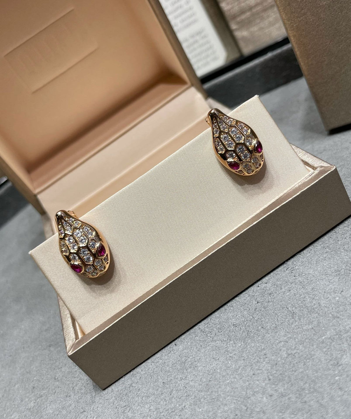 [⭐Aura]SERPENT DIAMOND STUD EARRINGS