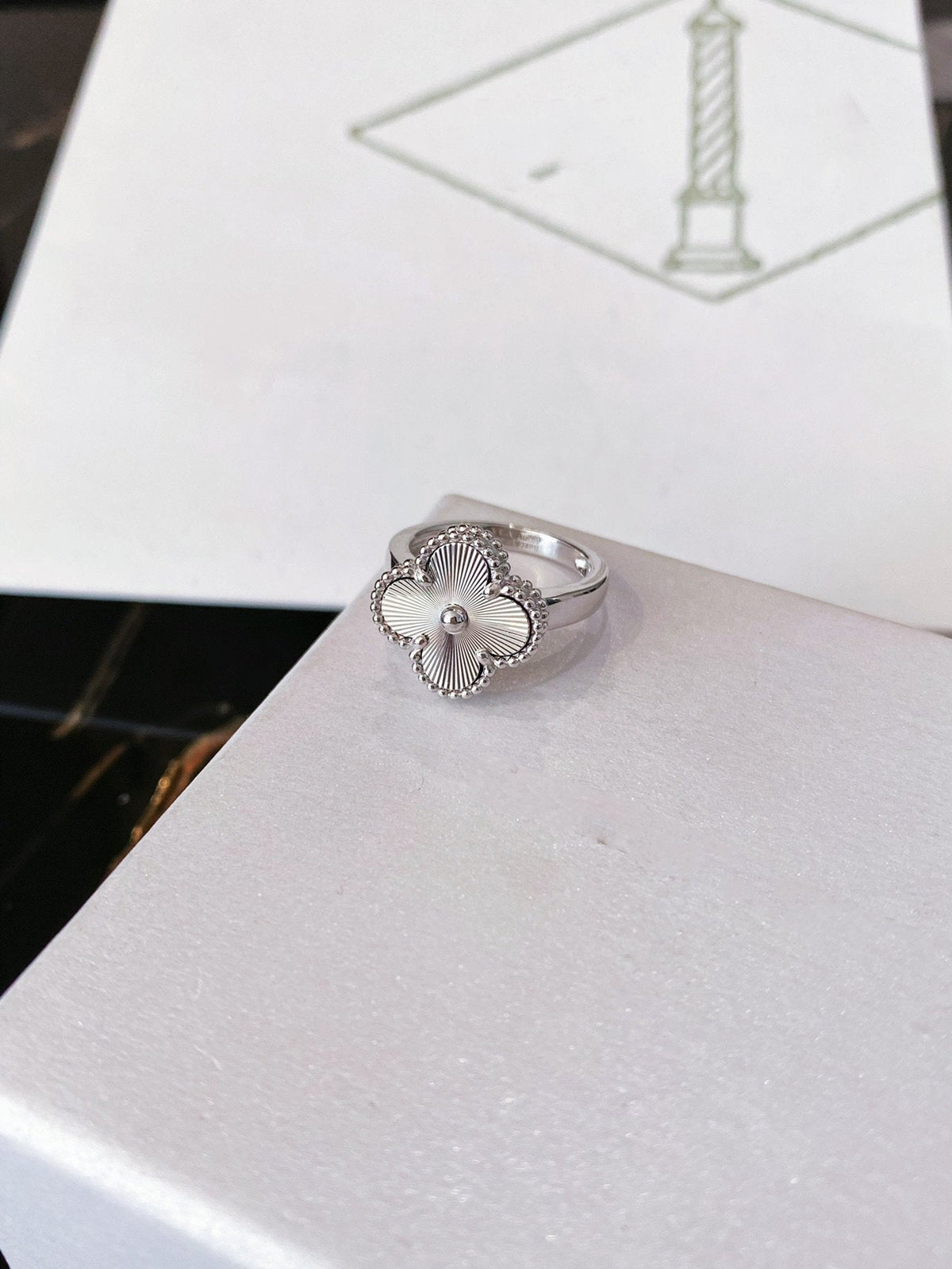 [⭐Aura]CLOVER SILVER RING