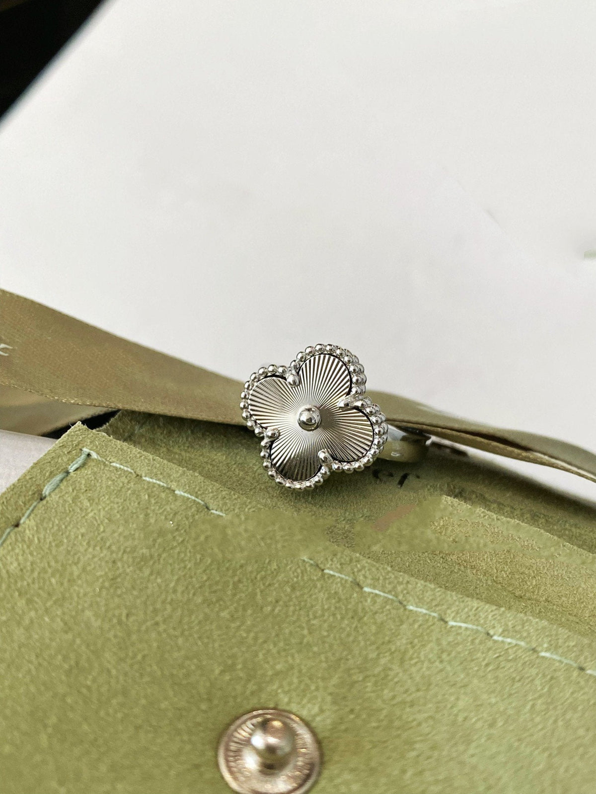 [⭐Aura]CLOVER SILVER RING