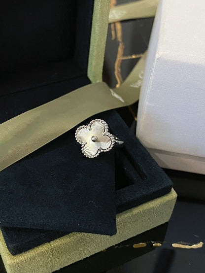 [⭐Aura]CLOVER SILVER RING