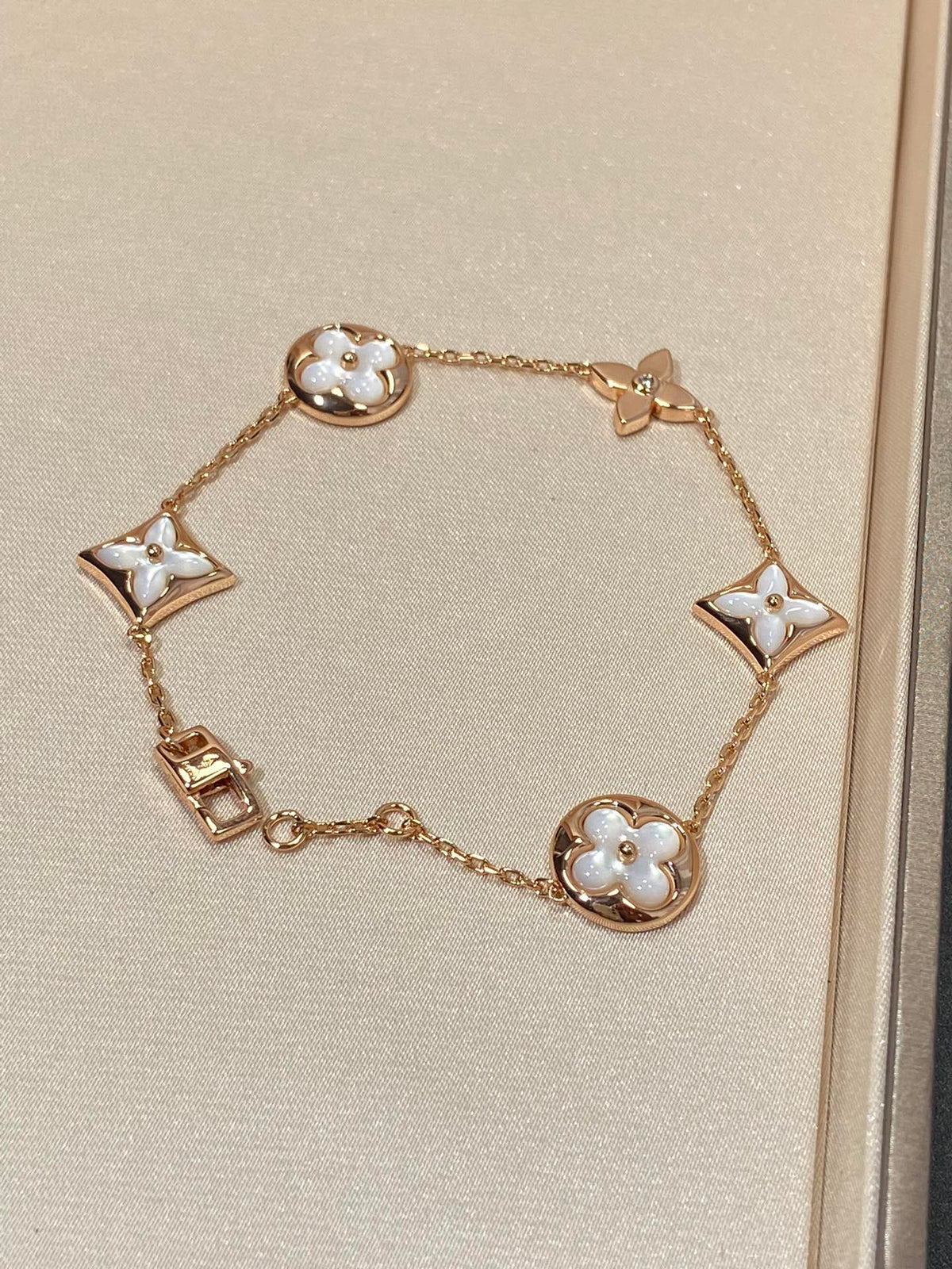 [⭐Aura]STAR AND SUN 5 MOTIF MOP PINK GOLD BRACELET