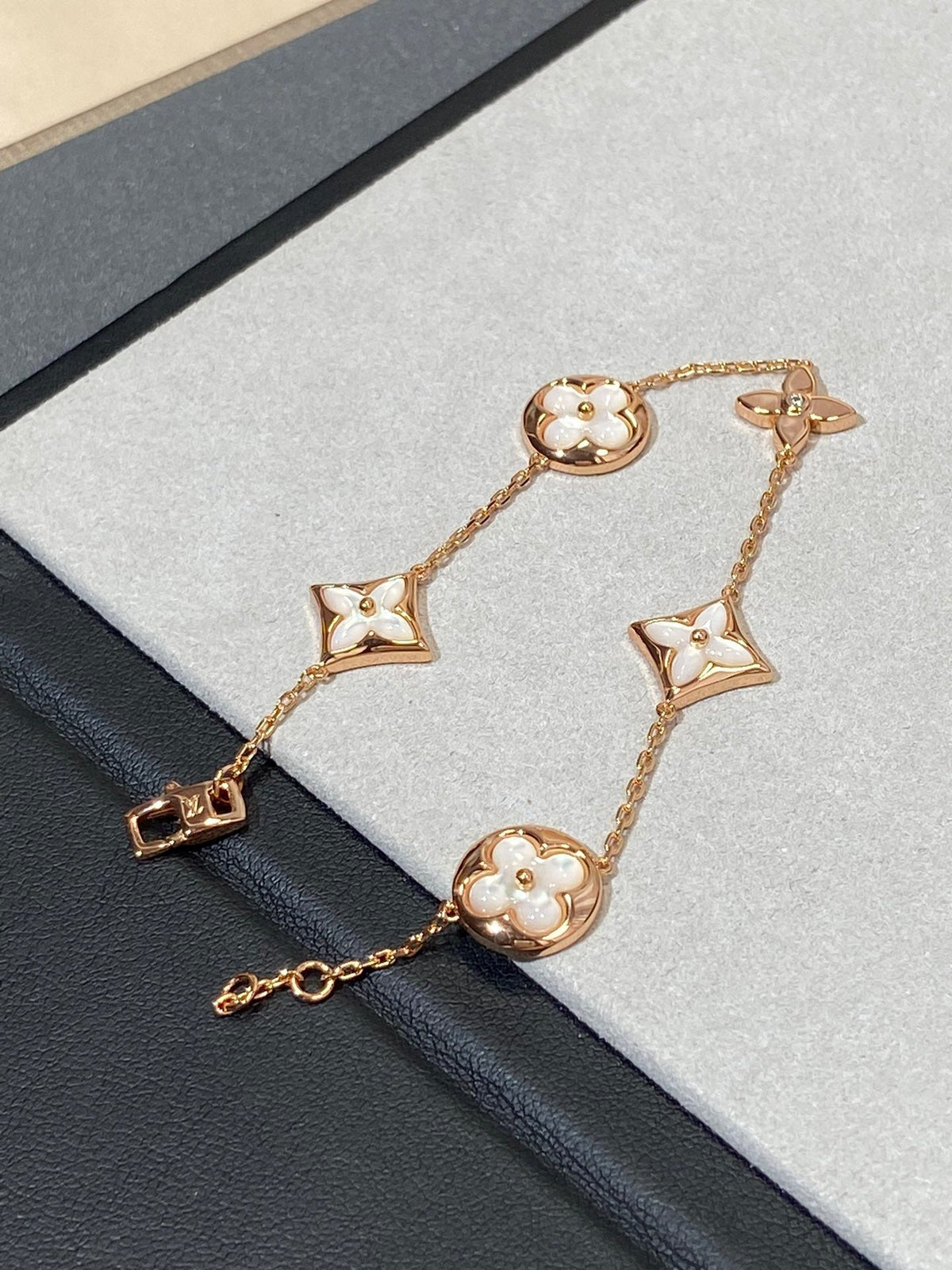 [⭐Aura]STAR AND SUN 5 MOTIF MOP PINK GOLD BRACELET