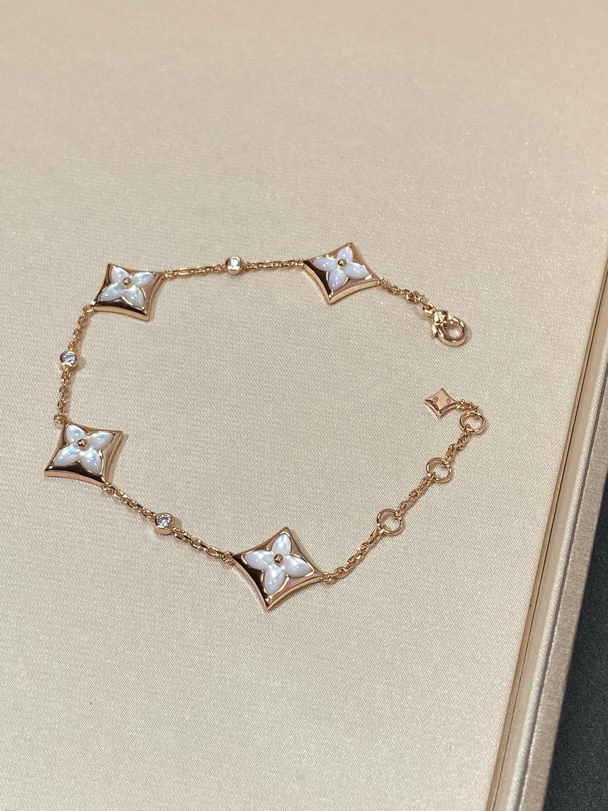 [⭐Aura]STAR 4 MOTIF MOP DIAMOND PINK GOLD BRACELET