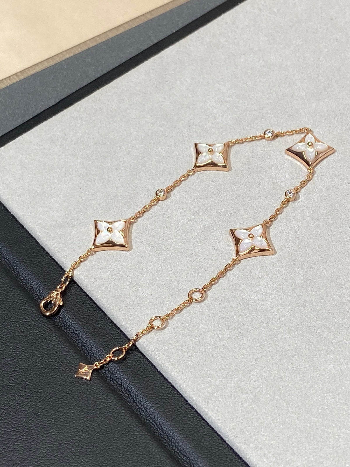 [⭐Aura]STAR 4 MOTIF MOP DIAMOND PINK GOLD BRACELET