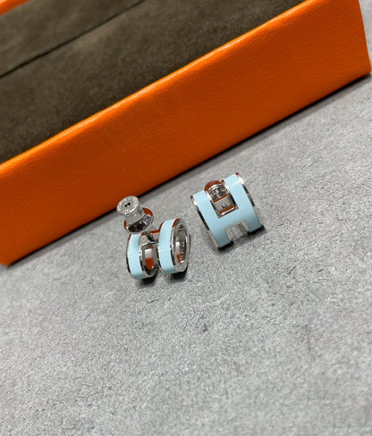 [⭐Aura]POP H SKY BLUE STUD EARRINGS
