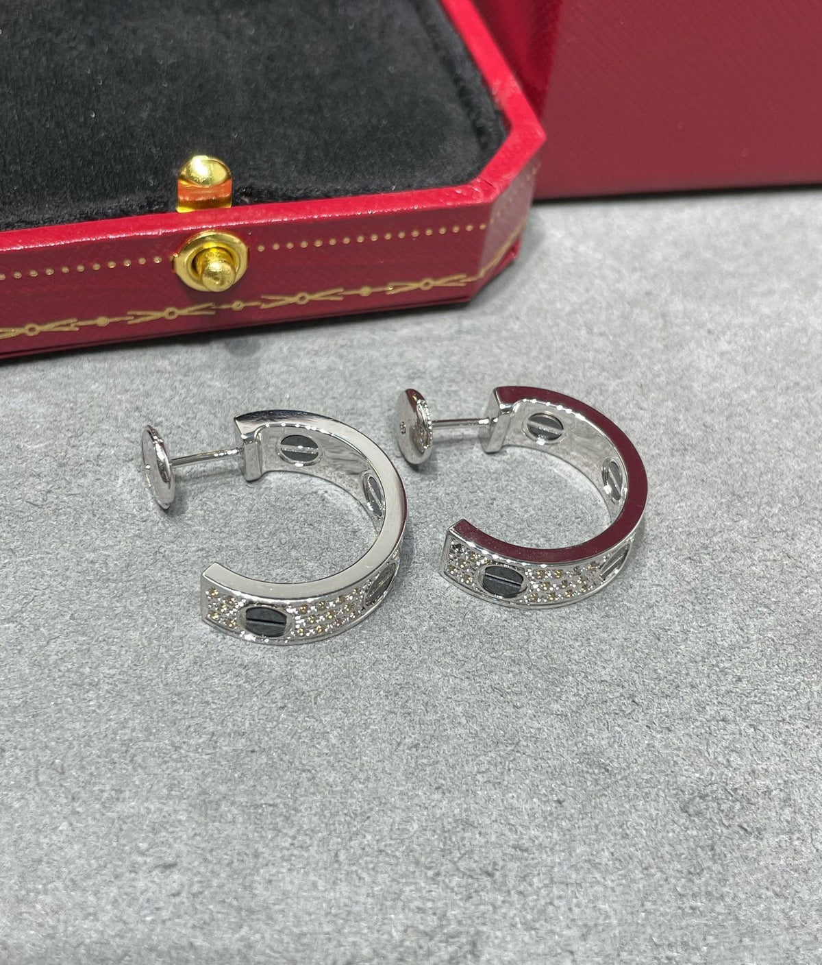[⭐Aura]LOVE CERAMIC DIAMOND PAVED SILVER EARRINGS