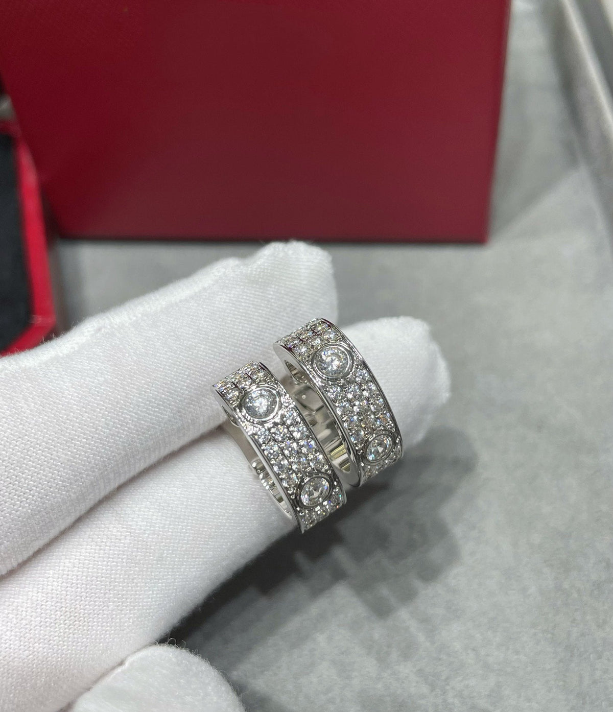 [⭐Aura]LOVE 5.5MM DIAMOND PAVED EARRINGS