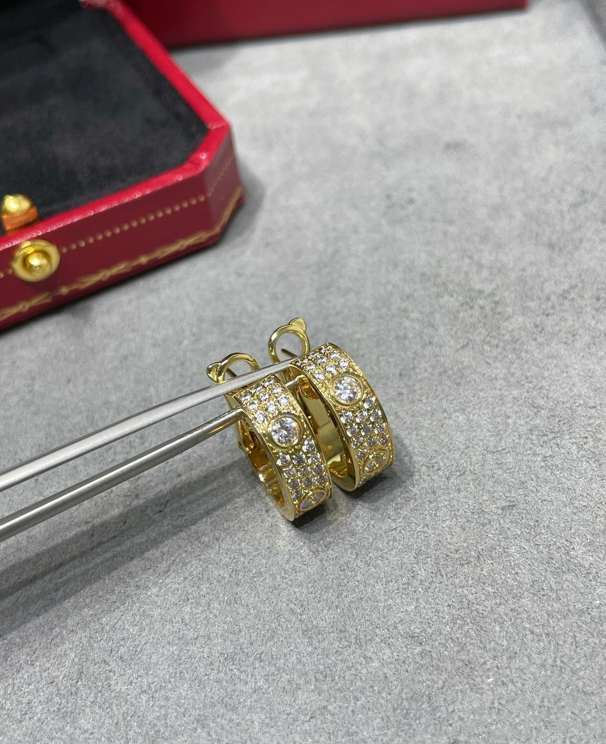 [⭐Aura]LOVE 5.5MM DIAMOND PAVED EARRINGS