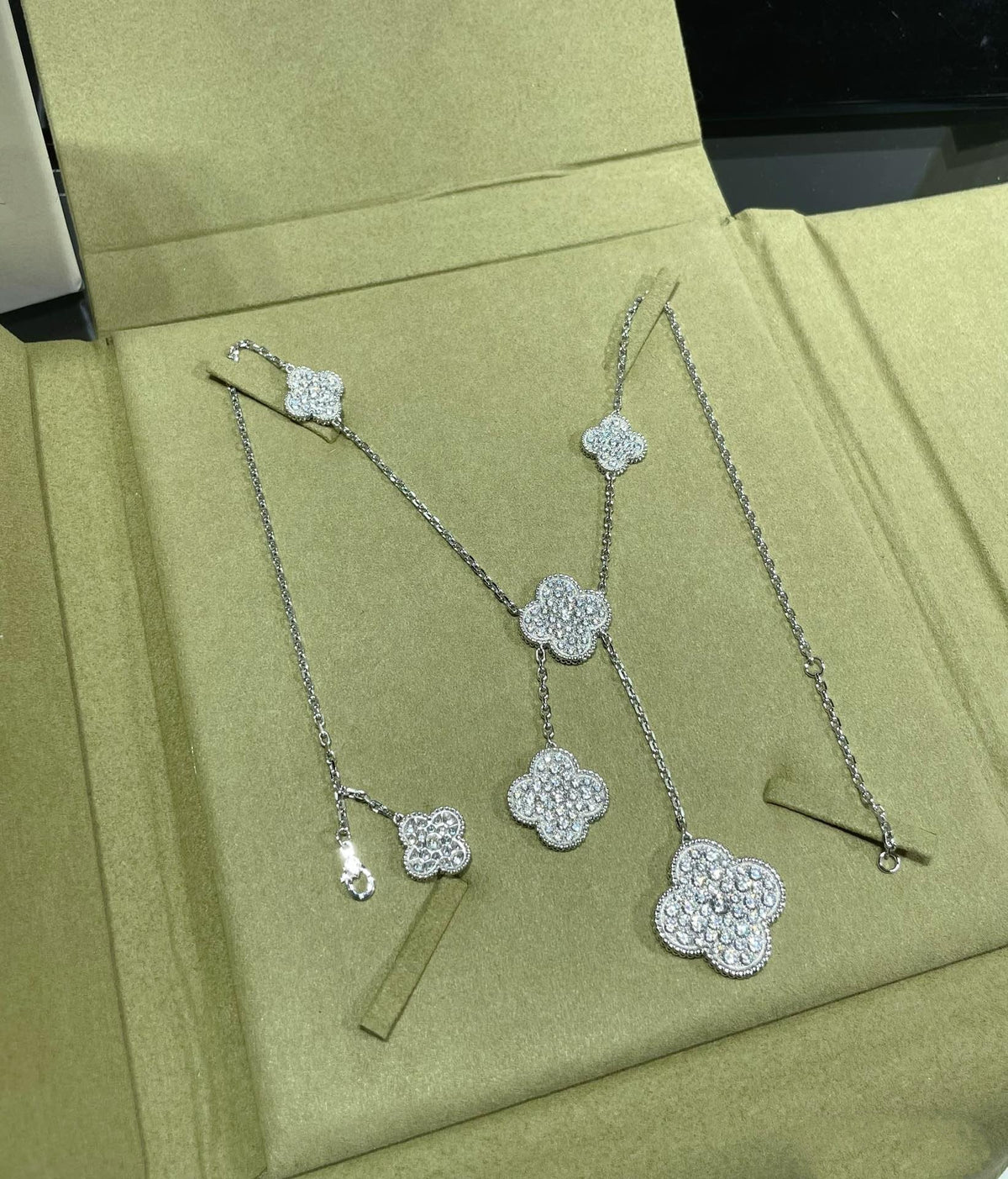 [⭐Aura]CLOVER 6 MOTIF DIAMOND PAVED NECKLACE