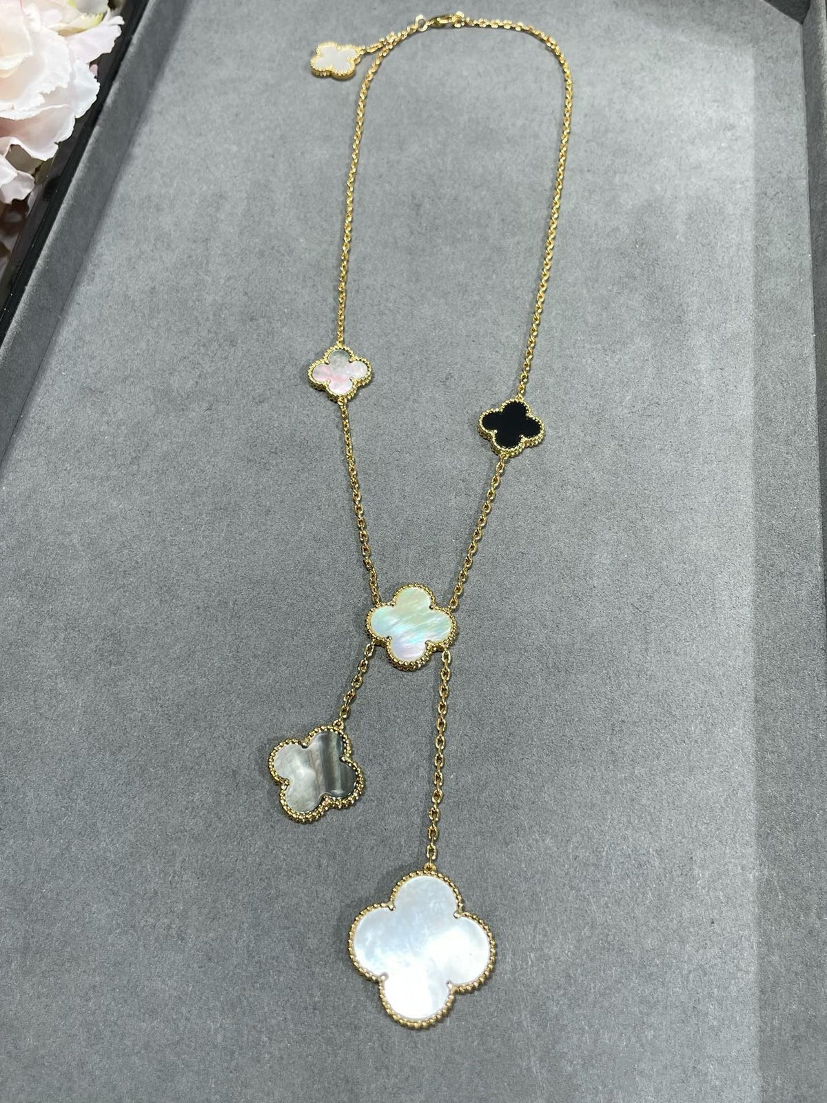 [⭐Aura]CLOVER 6 MOTIF MOP ONYX GOLD NECKLACE