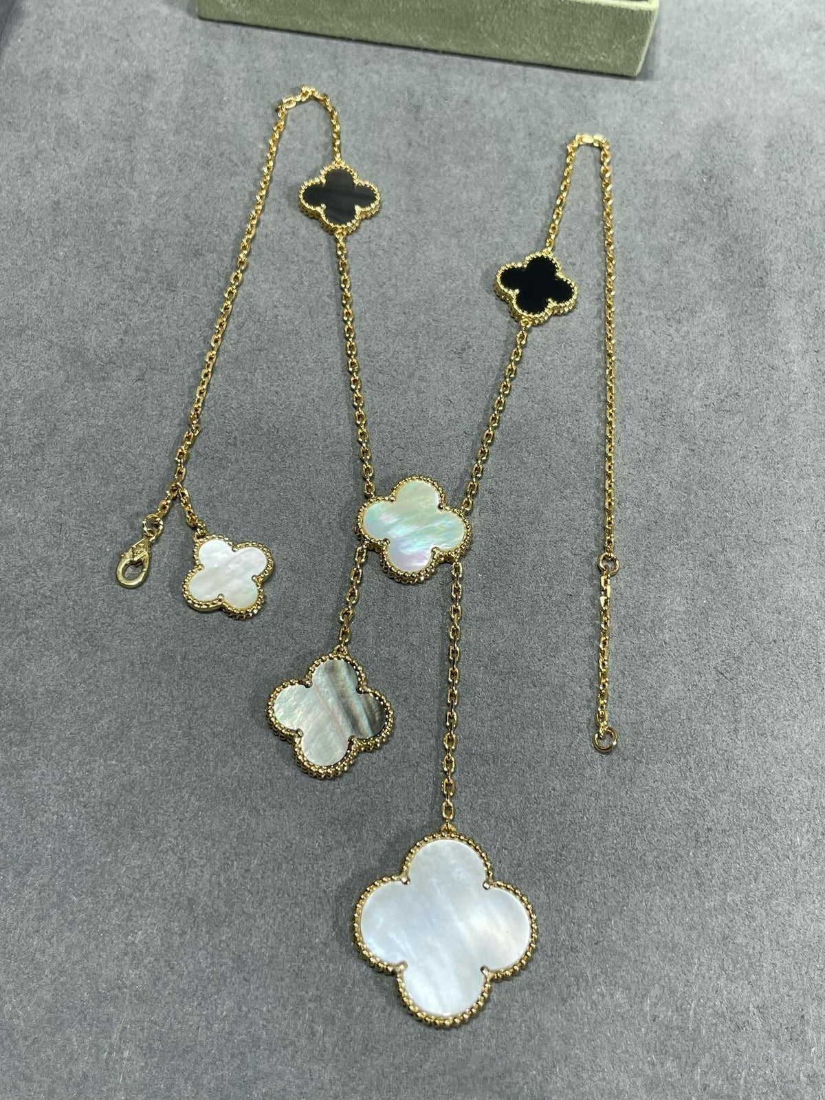 [⭐Aura]CLOVER 6 MOTIF MOP ONYX GOLD NECKLACE