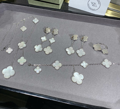 [⭐Aura]CLOVER 5 MOTIF WHITE MOP SILVER BRACELET