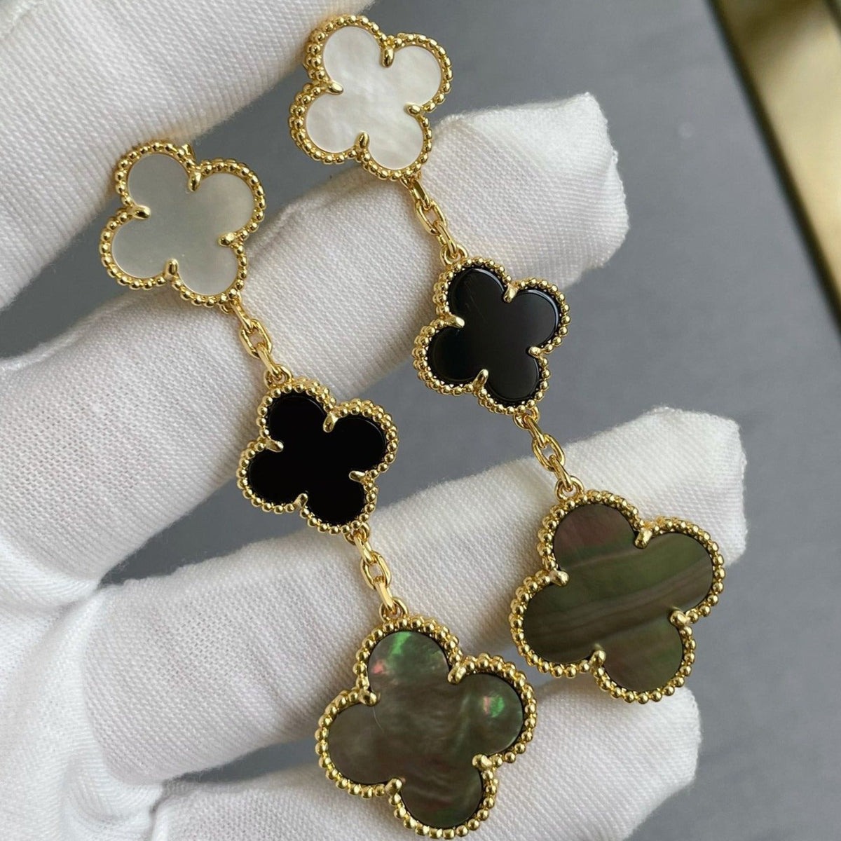 [⭐Aura]CLOVER 3 MOTIF MOP ONYX DARK MOP PINK GOLD EARRINGS