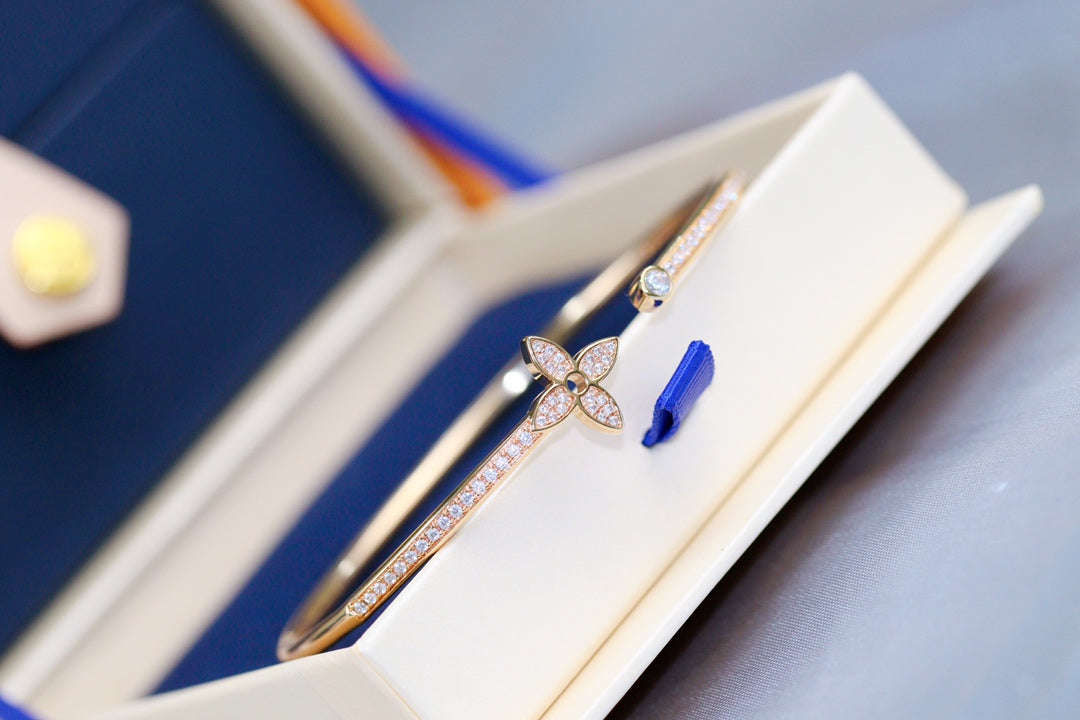 [⭐Aura]IDYLLE PINK GOLD OPEN BRACELET DIAMOND PAVED