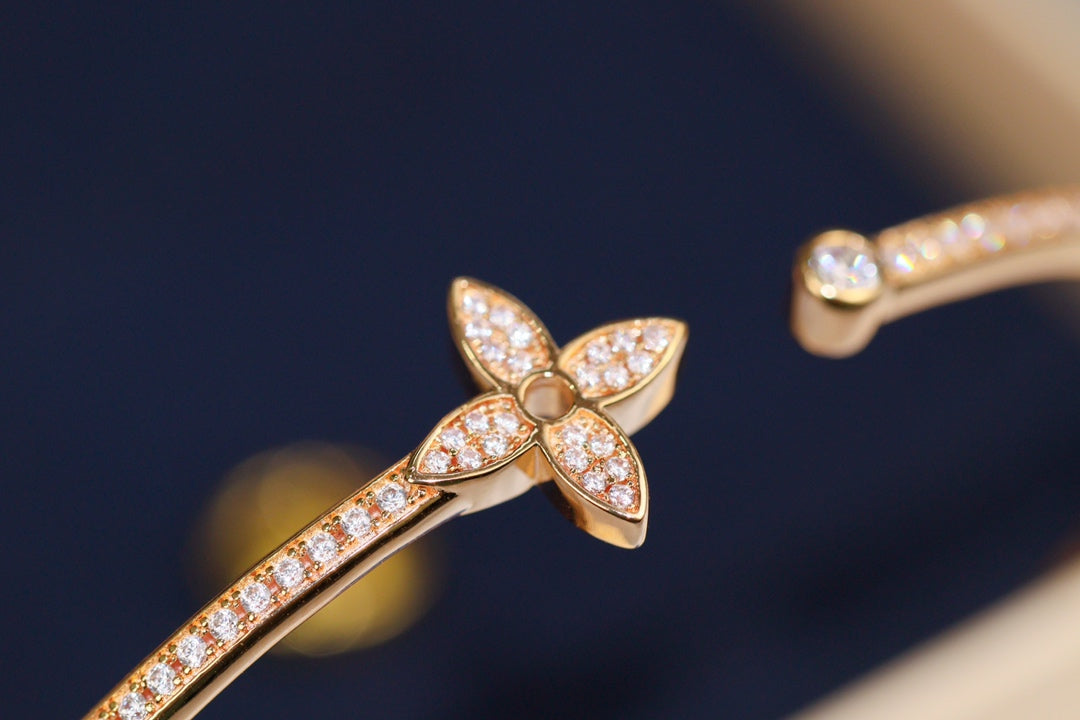[⭐Aura]IDYLLE PINK GOLD OPEN BRACELET DIAMOND PAVED