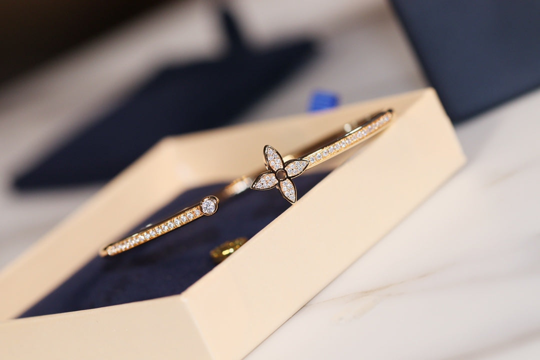[⭐Aura]IDYLLE GOLD OPEN BRACELET DIAMOND PAVED