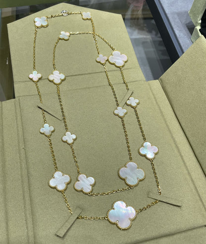 [⭐Aura]CLOVER 16 MOTIF WHITE MOP GOLD NECKLACE