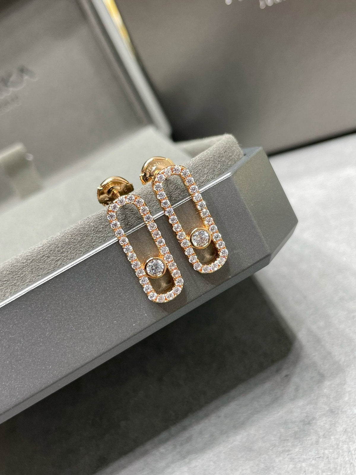 [⭐Aura]MOVE UNO STUD DIAMOND PAVED EARRINGS