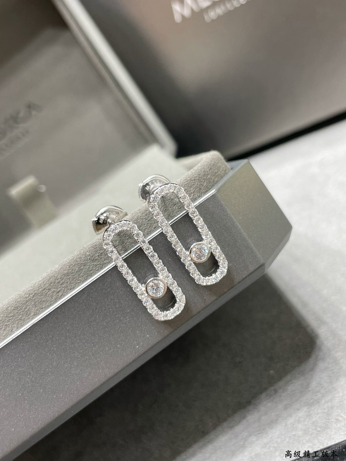 [⭐Aura]MOVE UNO STUD DIAMOND PAVED EARRINGS