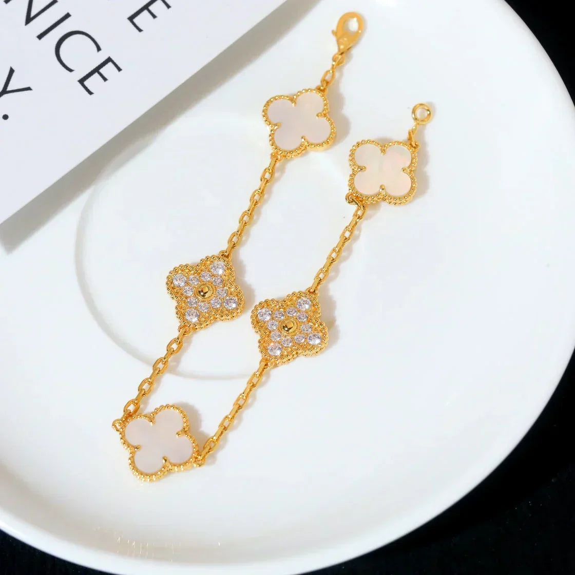 [⭐Aura]CLOVER WHITE PEARL MOP 5 MOTIF BRACELET COLLECTION