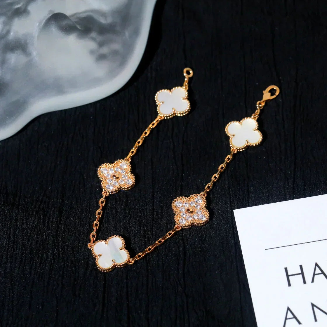 [⭐Aura]CLOVER WHITE PEARL MOP 5 MOTIF BRACELET COLLECTION