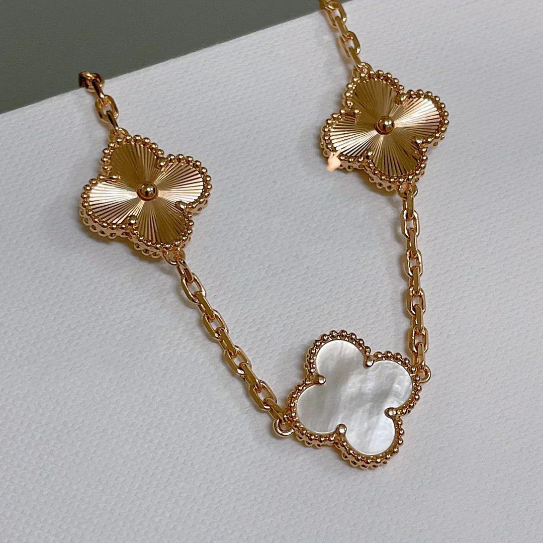 [⭐Aura]CLOVER WHITE PEARL MOP 5 MOTIF BRACELET COLLECTION
