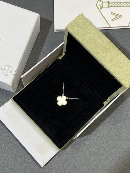 [⭐Aura]CLOVER MEDIUM SILVER WHITE MOP NECKLACE