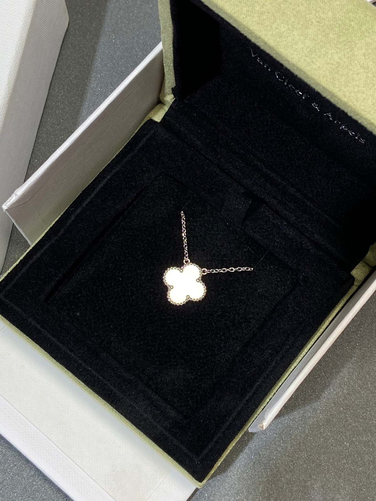 [⭐Aura]CLOVER MEDIUM SILVER WHITE MOP NECKLACE
