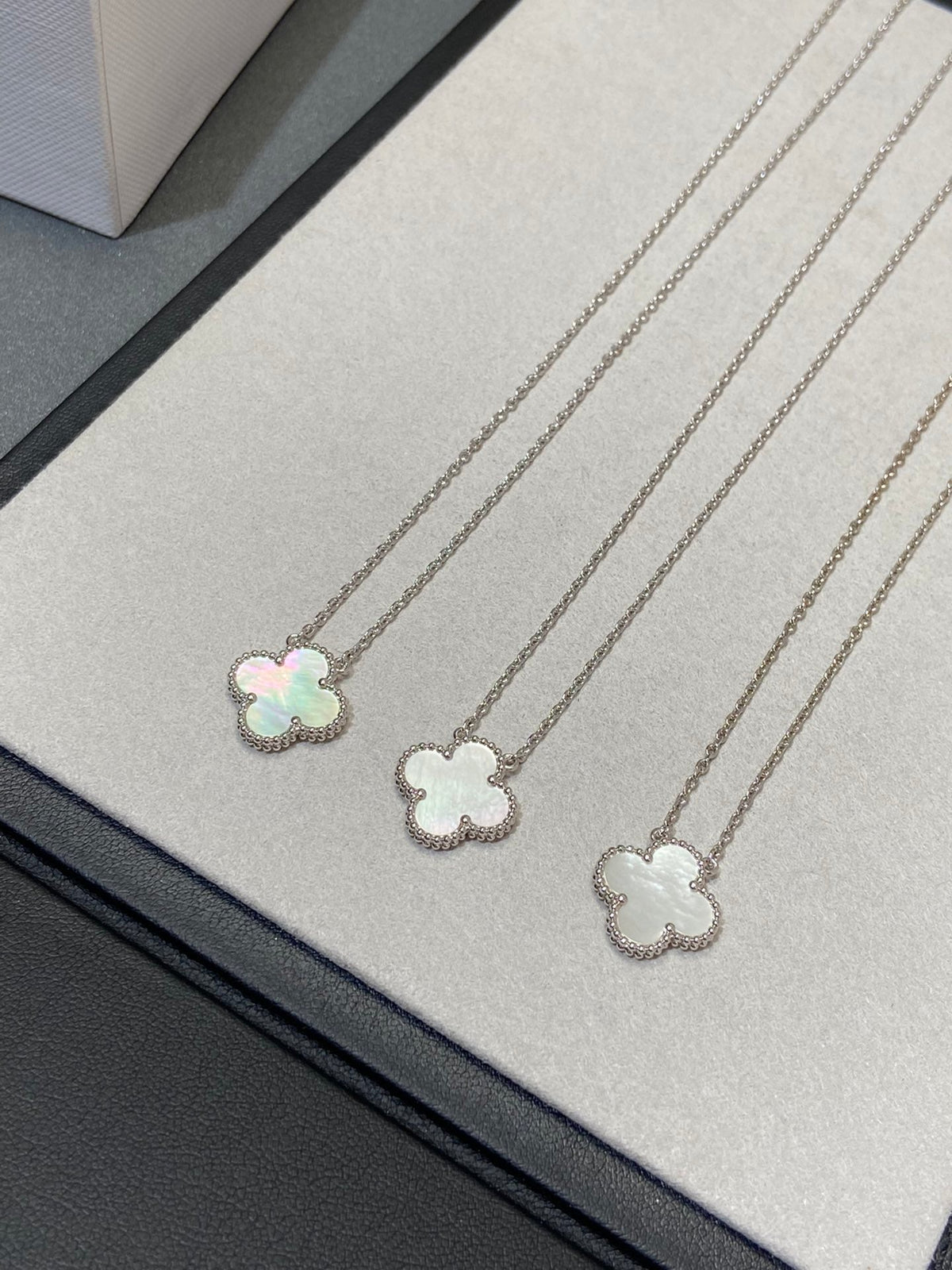 [⭐Aura]CLOVER MEDIUM SILVER WHITE MOP NECKLACE