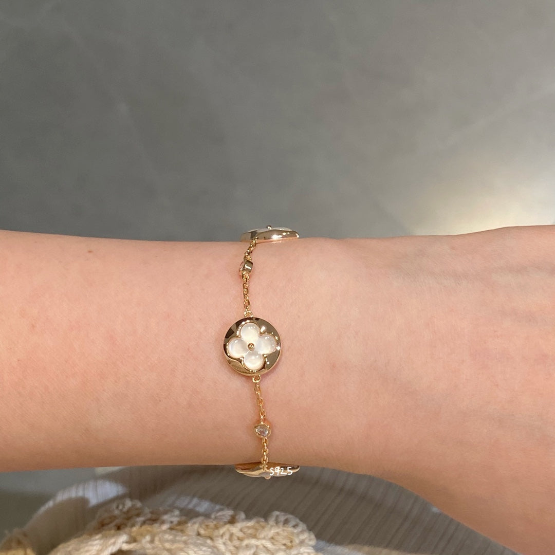 [⭐Aura]STAR AND SUN 4 MOTIF WHITE MOP PINK GOLD BRACELET